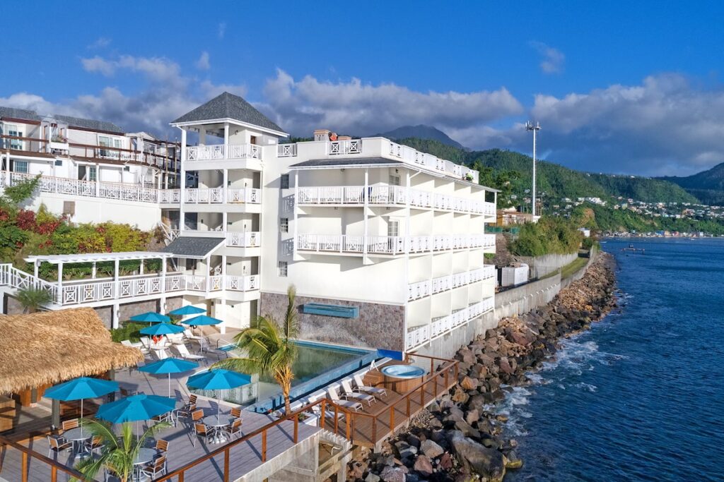 Fort-Young-Hotel-Earns-Five-International-Dive-Awards